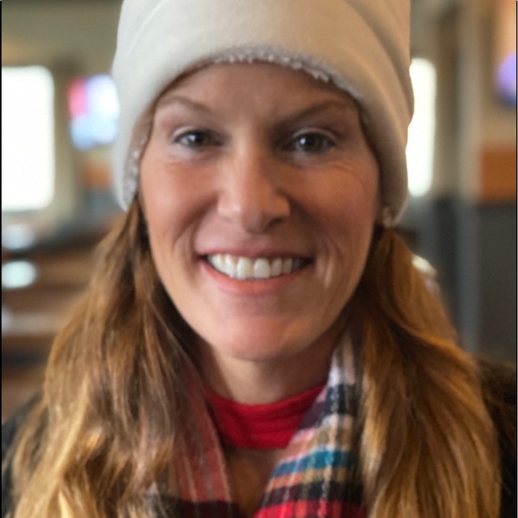 Meet your Posher, Cynthia - Picture 1 of 1